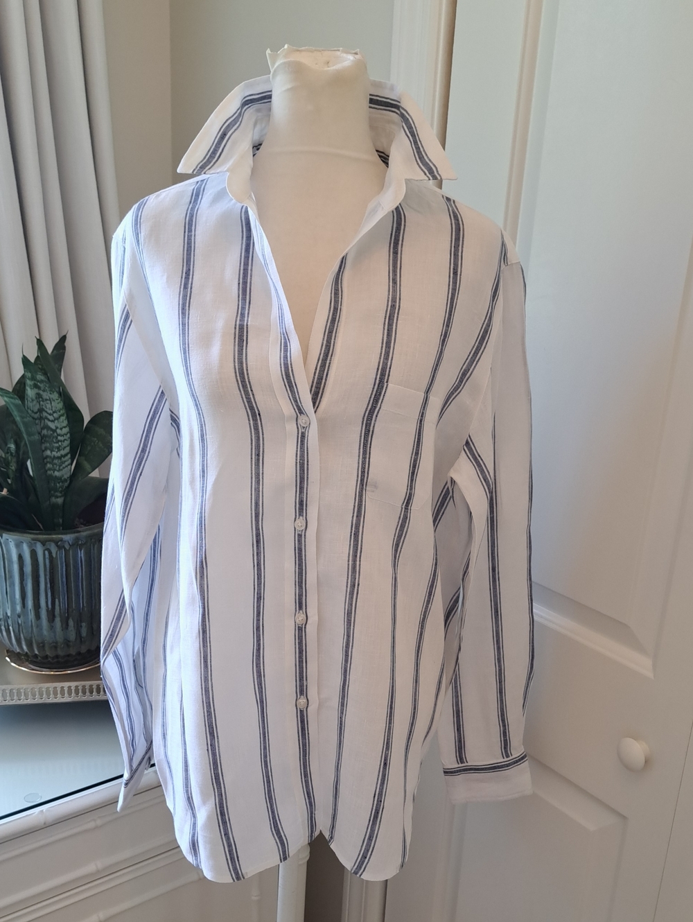 NWOT Grayson Women The Hero White/Blue Striped Tumbled Linen Button-Down Shirt S